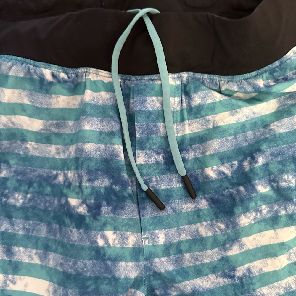 Lululemon 9 inch shorts with liner